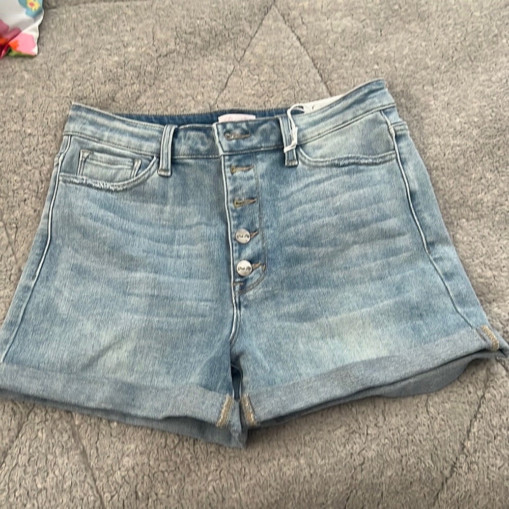 NWT PINKLILY RIVERA DAYDREAM LIGHT WASH BUTTON FLY ROLLED HEM JEAN SHORTS - Picture 2 of 7